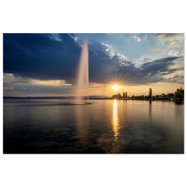 Wasserfontäne am Zugersee bei Sonnenuntergang - Premium Poster