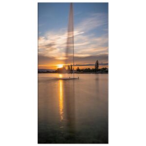 Wasserfontäne im Zugersee bei Sonnenuntergang -  Leinwand