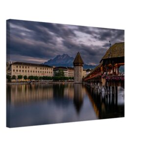 Kapellbrücke Luzern mit Pilatus am Abend - Leinwand